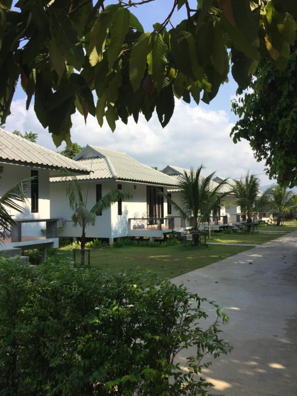 Bulan Villa Районг Екстериор снимка